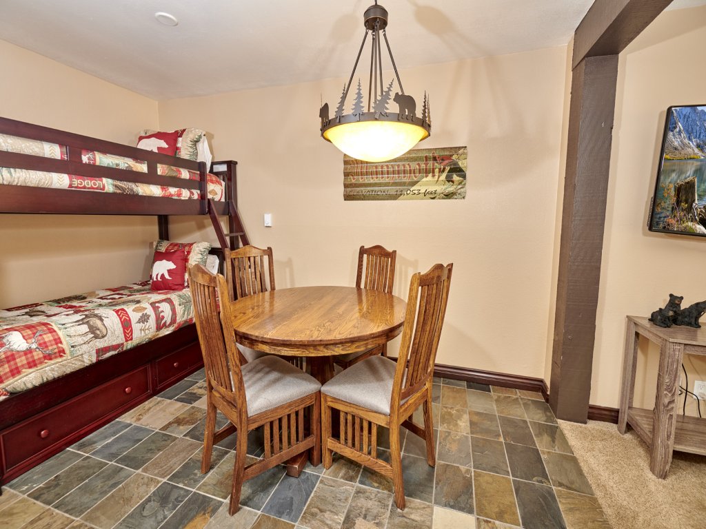 #9 Cloud Nine Rustic Retreat Vacation Rental in Mammoth Lakes - RedAwning