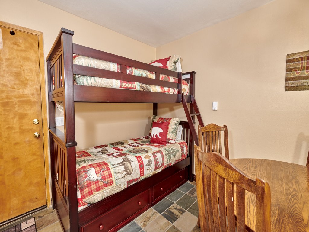 #9 Cloud Nine Rustic Retreat Vacation Rental in Mammoth Lakes - RedAwning