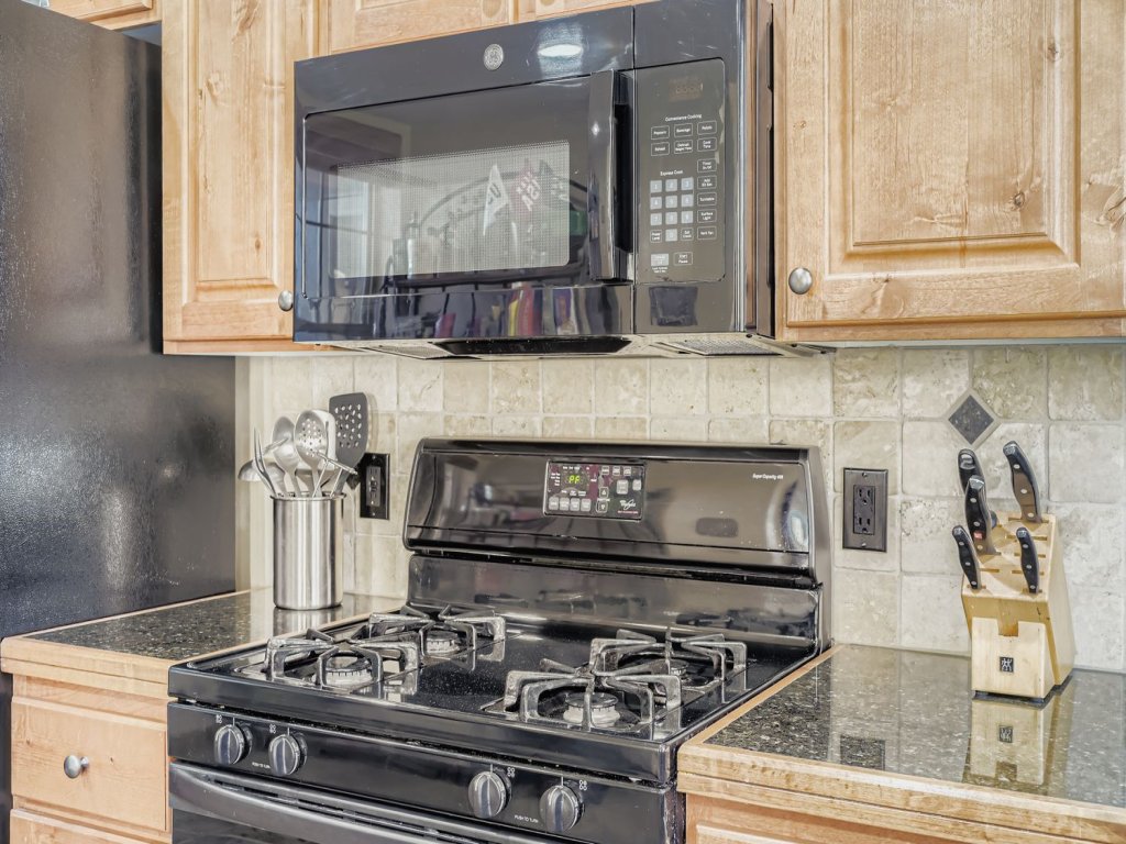 Trade the Office for Mountains at Foxpoint Townhouse 6180 Vacation Rental in Park City - RedAwning
