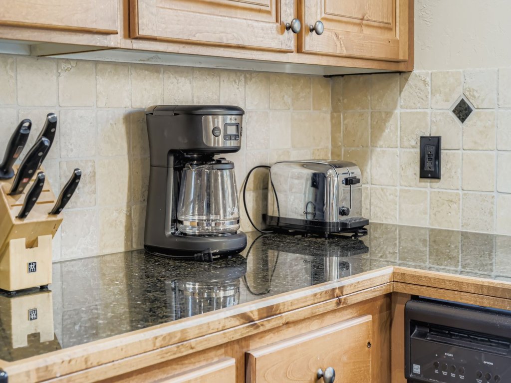 Trade the Office for Mountains at Foxpoint Townhouse 6180 Vacation Rental in Park City - RedAwning