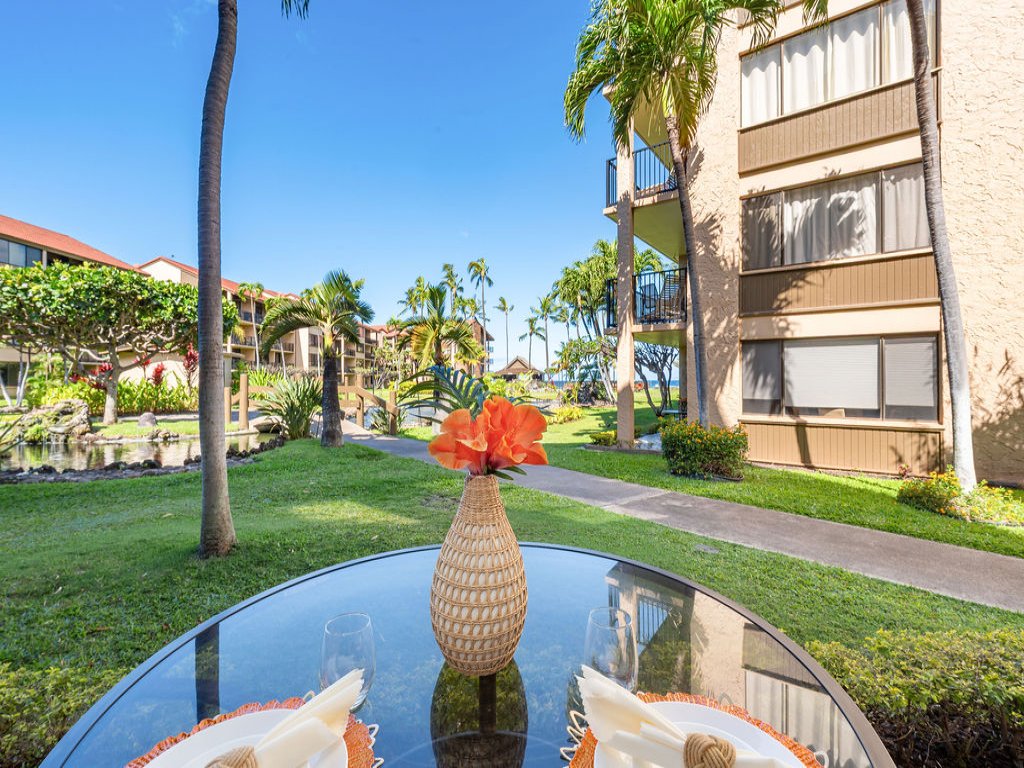 Papakea H107 AC, King Bed, Ground Corner Unit Vacation Rental in Lahaina - RedAwning