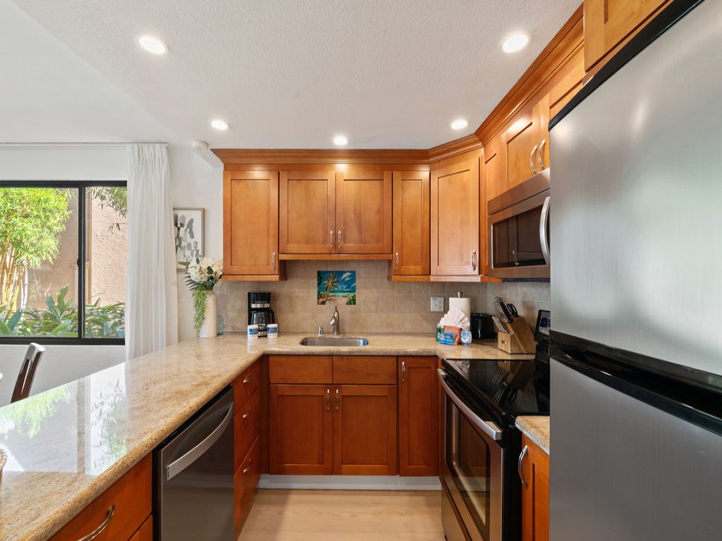 Papakea H107 AC, King Bed, Ground Corner Unit Vacation Rental in Lahaina - RedAwning