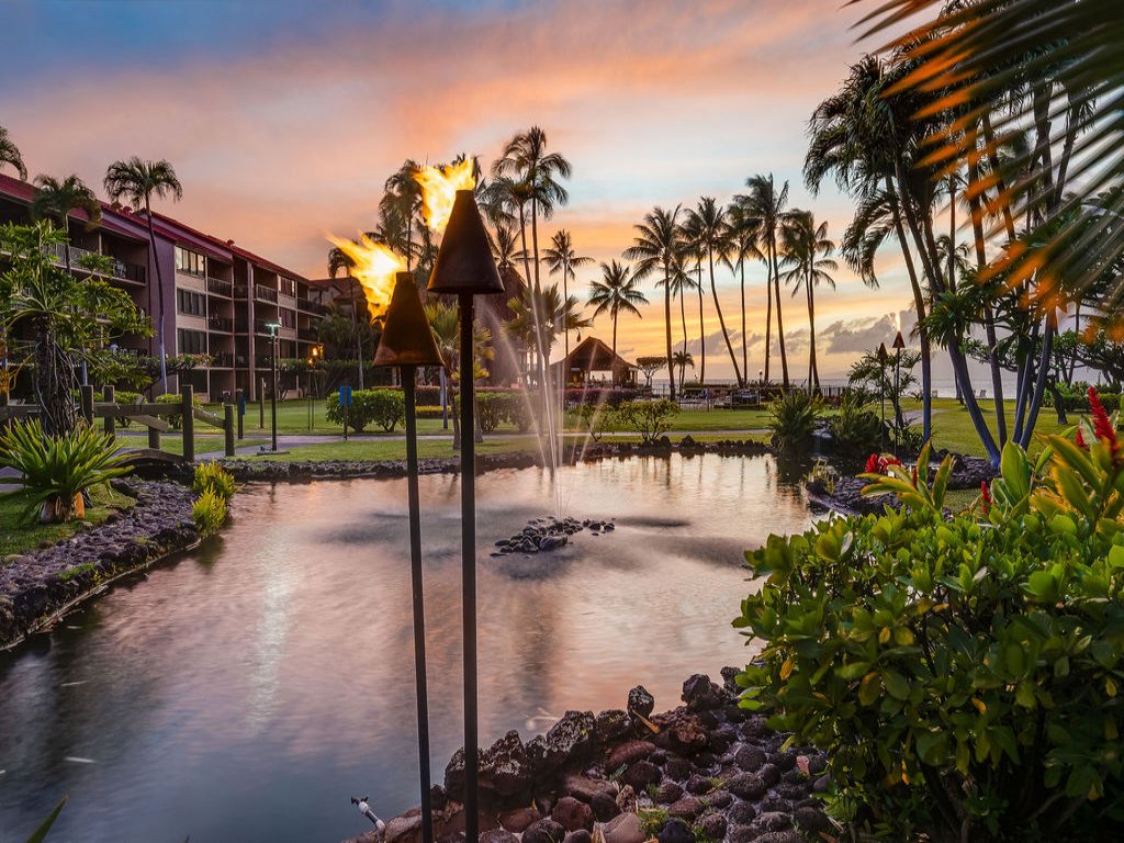 Papakea H107 AC, King Bed, Ground Corner Unit Vacation Rental in Lahaina - RedAwning