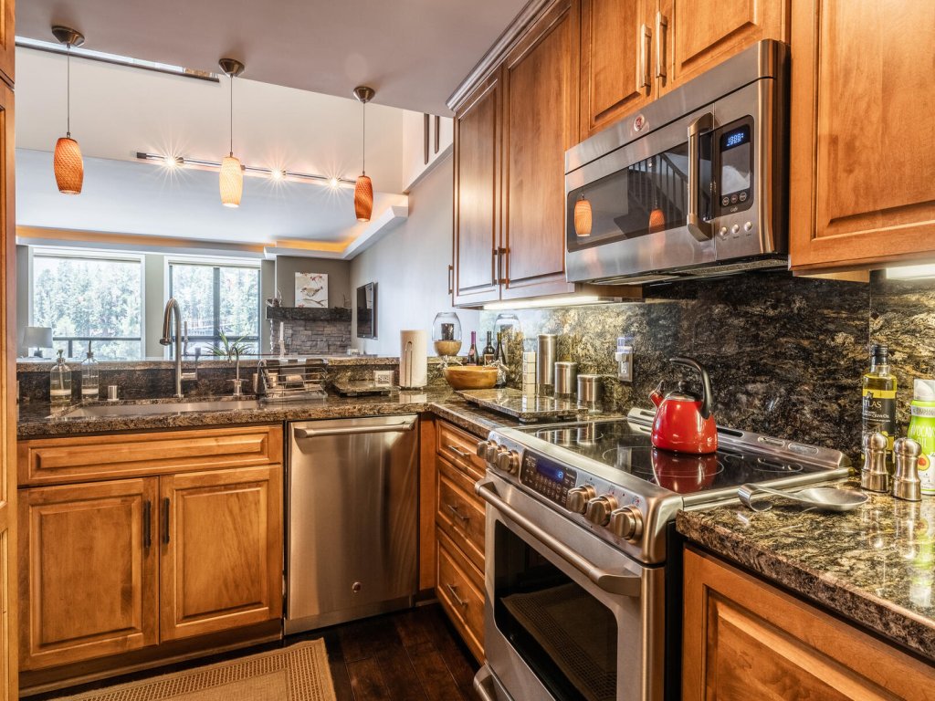 DELUXE SLOPESIDE Condo with 4th FLOOR VIEWS, Elevator and Underground Parking at Canyon Lodge (1849 Condos 409) Vacation Rental in Mammoth Lakes - RedAwning