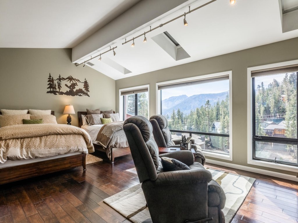 DELUXE SLOPESIDE Condo with 4th FLOOR VIEWS, Elevator and Underground Parking at Canyon Lodge (1849 Condos 409) Vacation Rental in Mammoth Lakes - RedAwning