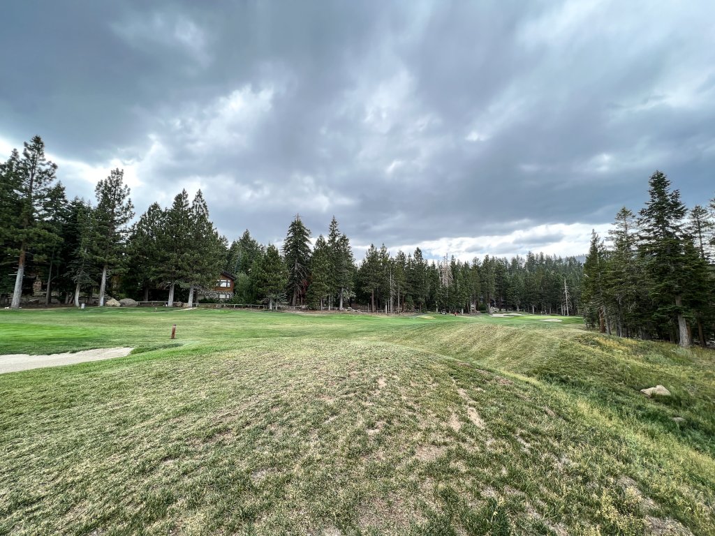 Woodwinds 1265 Luxury Townhouse, Private Hot Tub, 2 Car Garage Vacation Rental in Mammoth Lakes - RedAwning
