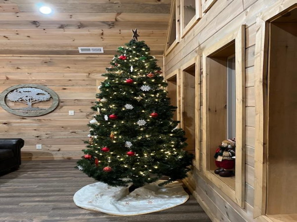 Victoria's Secrets Vacation Rental in Sevierville - RedAwning