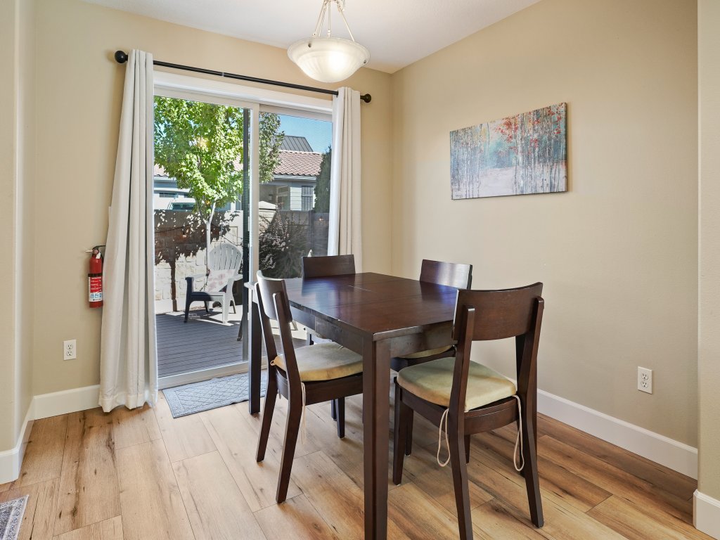 Ellie 30 Days minimum Vacation Rental in Bend - RedAwning