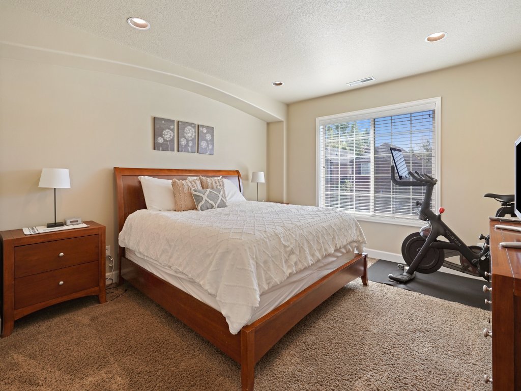 Ellie 30 Days minimum Vacation Rental in Bend - RedAwning