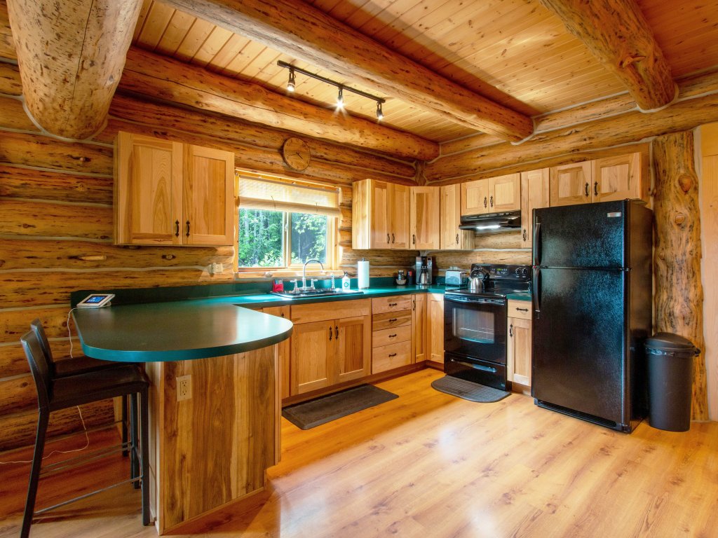 The Log Cabin Vacation Rental in Washington - RedAwning