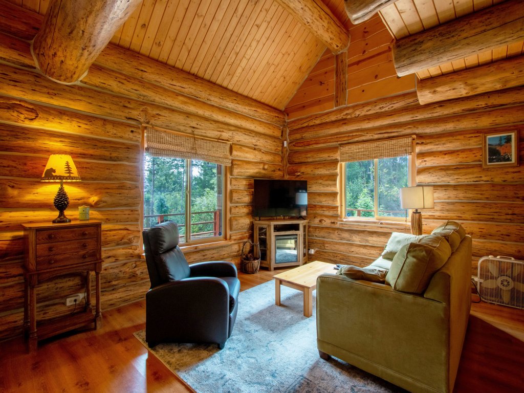The Log Cabin Vacation Rental in Washington - RedAwning