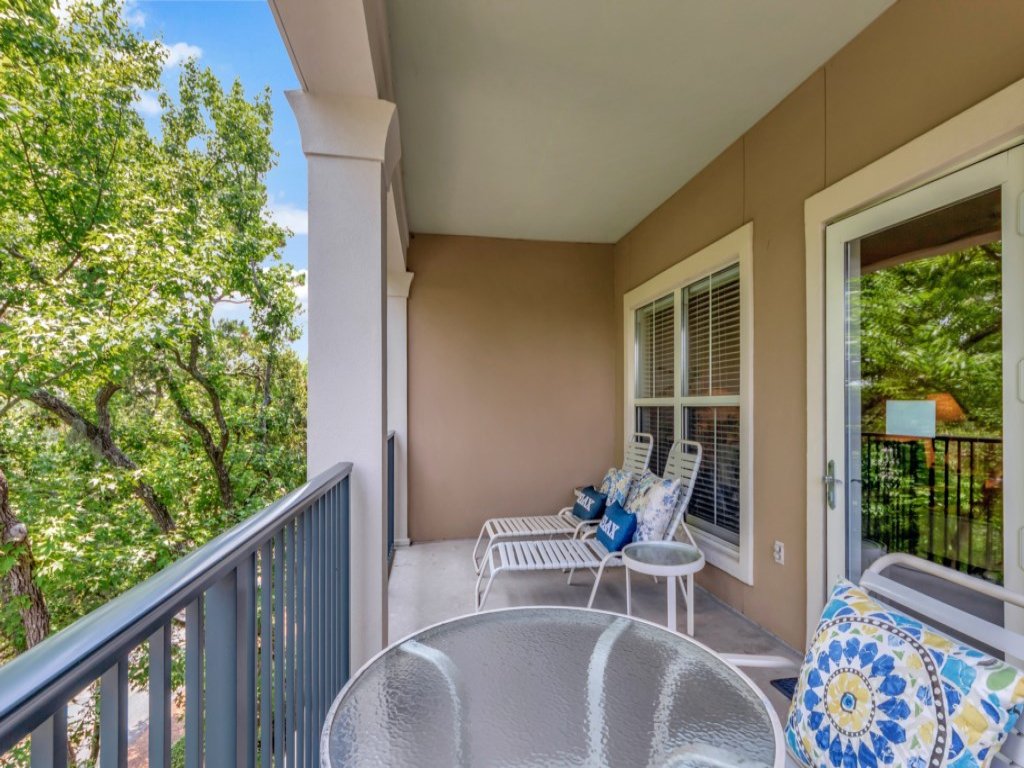 Shorenugh - Bright Villa with Rooftop Pool Next to Coligny Plaza Vacation Rental in Hilton Head - RedAwning