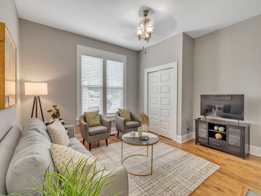 Recently Renovated Home in the Heart of Bellevue! Vacation Rental in Kentucky - RedAwning