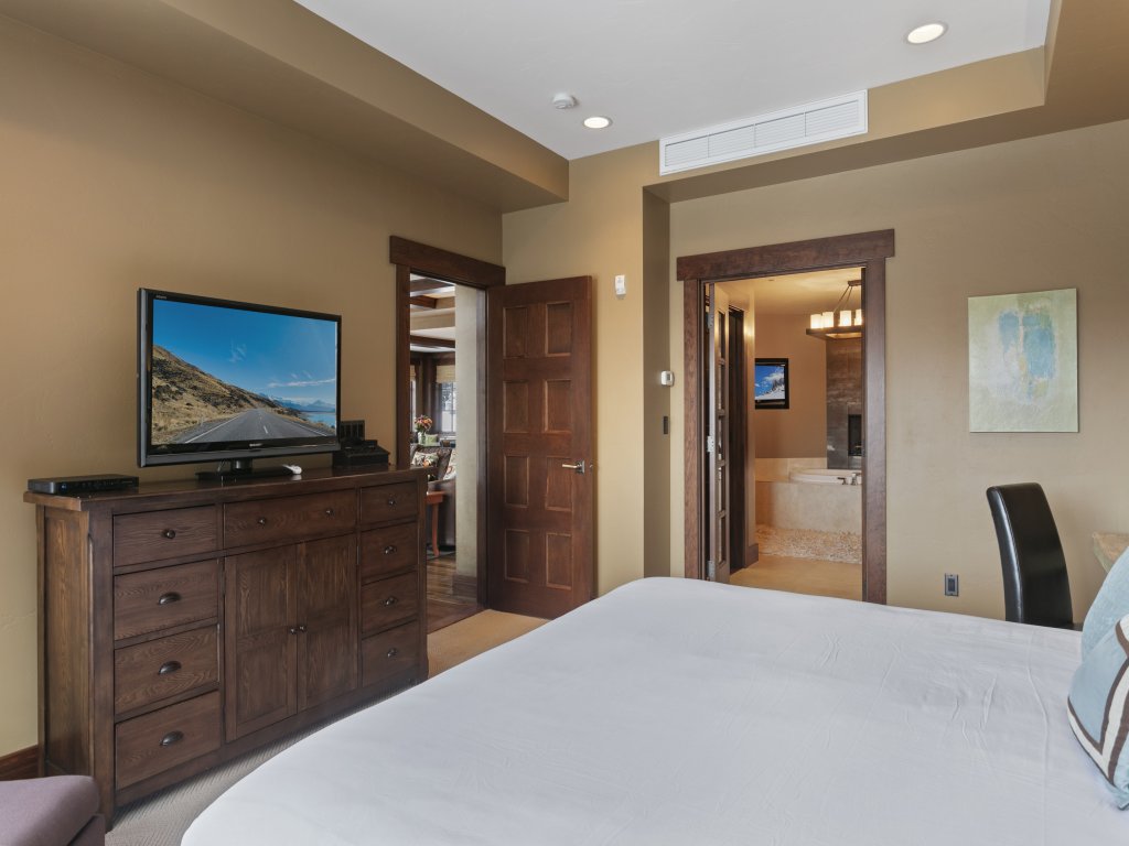 Flagstaff Lodge at Deer Valley Resort - Three Bedroom Residence #302 Vacation Rental in Park City - RedAwning