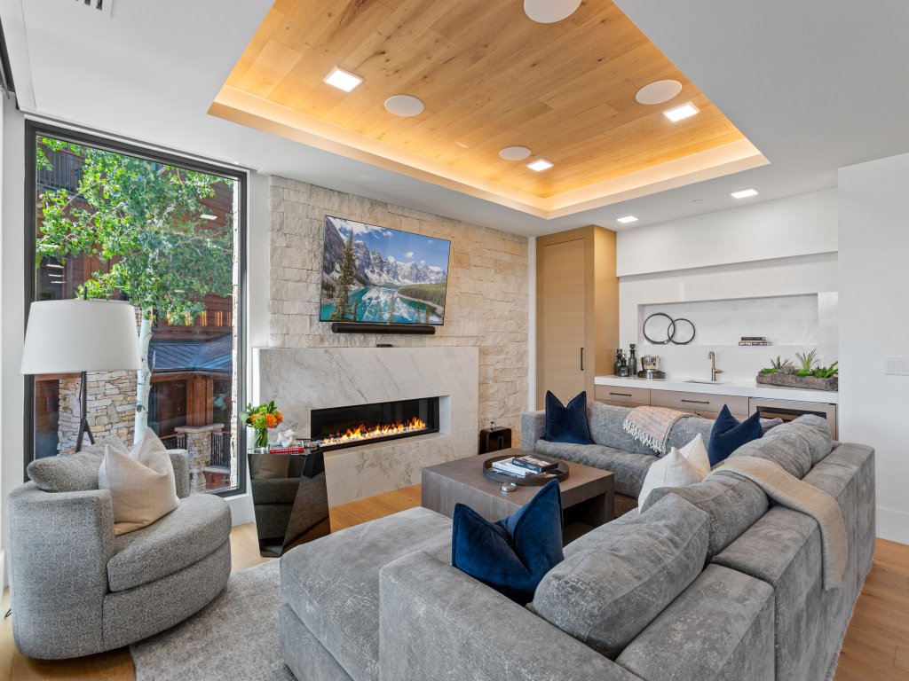 Empire Residences at Deer Valley Resort - Three Bedroom Deluxe Residence  #401 Vacation Rental in Park City - RedAwning