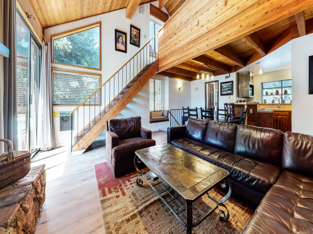 Snowflower 20 Pet-Friendly, Spacious Corner Unit With Great Complex Amenities Vacation Rental in Mammoth Lakes - RedAwning
