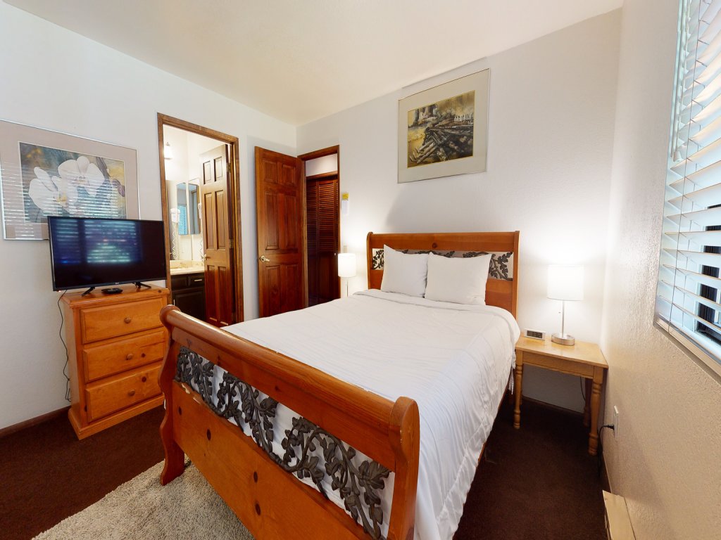 Snowflower 20 Pet-Friendly, Spacious Corner Unit With Great Complex Amenities Vacation Rental in Mammoth Lakes - RedAwning