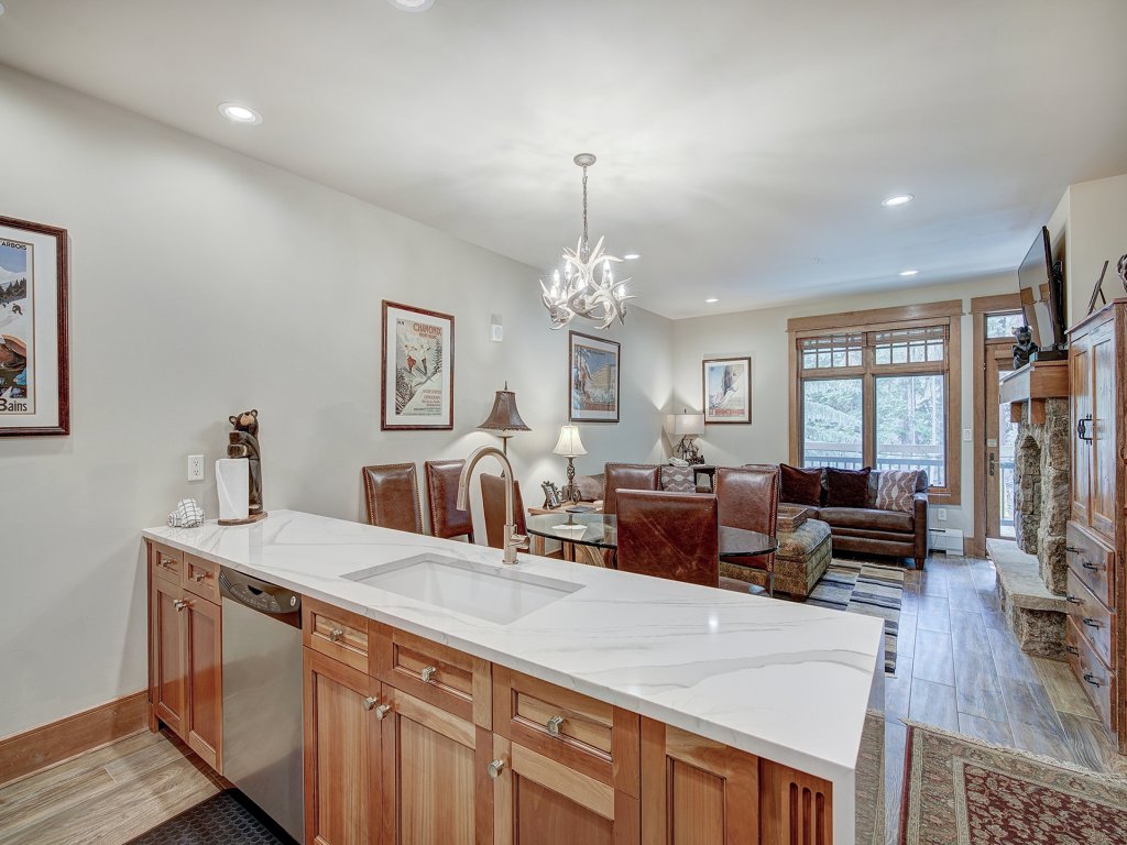 Luxury 1-Bedroom Ski-In Out Condo with Slopeside Heated Pool Vacation Rental in Dillon - RedAwning