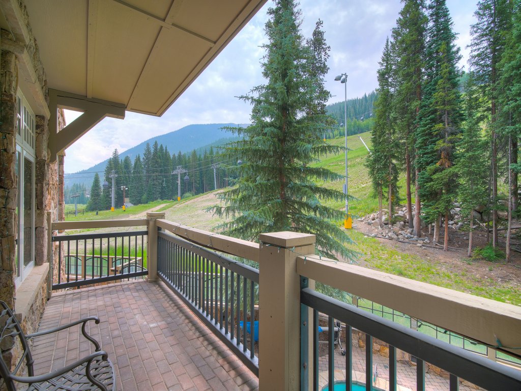 Luxury 1-Bedroom Ski-In Out Condo with Slopeside Heated Pool Vacation Rental in Dillon - RedAwning