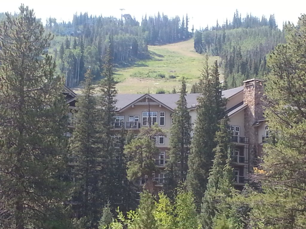 Luxury 1-Bedroom Ski-In Out Condo with Slopeside Heated Pool Vacation Rental in Dillon - RedAwning