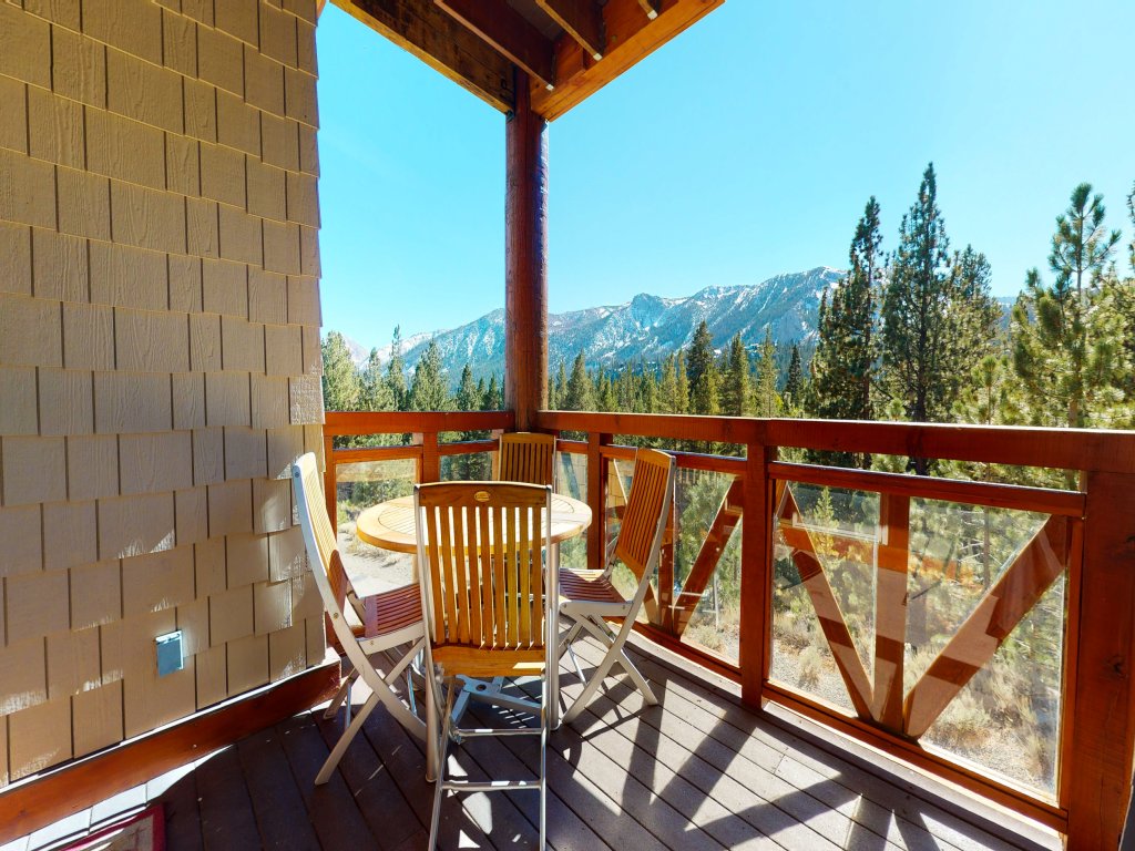 Juniper Crest 24 Upscale Mountain Townhouse, Unbeatable Views, Private Jacuzzi, Walk to Lifts Vacation Rental in Mammoth Lakes - RedAwning