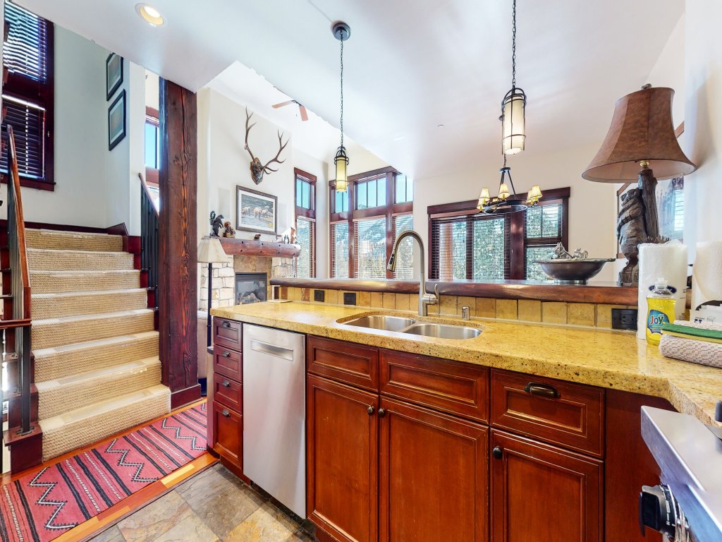 Juniper Crest 24 Upscale Mountain Townhouse, Unbeatable Views, Private Jacuzzi, Walk to Lifts Vacation Rental in Mammoth Lakes - RedAwning