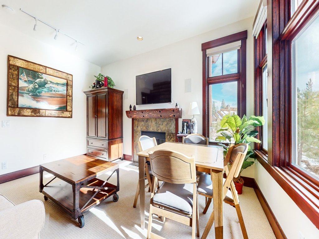 Juniper Crest 24 Upscale Mountain Townhouse, Unbeatable Views, Private Jacuzzi, Walk to Lifts Vacation Rental in Mammoth Lakes - RedAwning