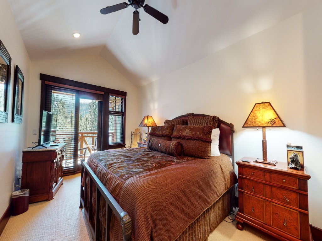 Juniper Crest 24 Upscale Mountain Townhouse, Unbeatable Views, Private Jacuzzi, Walk to Lifts Vacation Rental in Mammoth Lakes - RedAwning