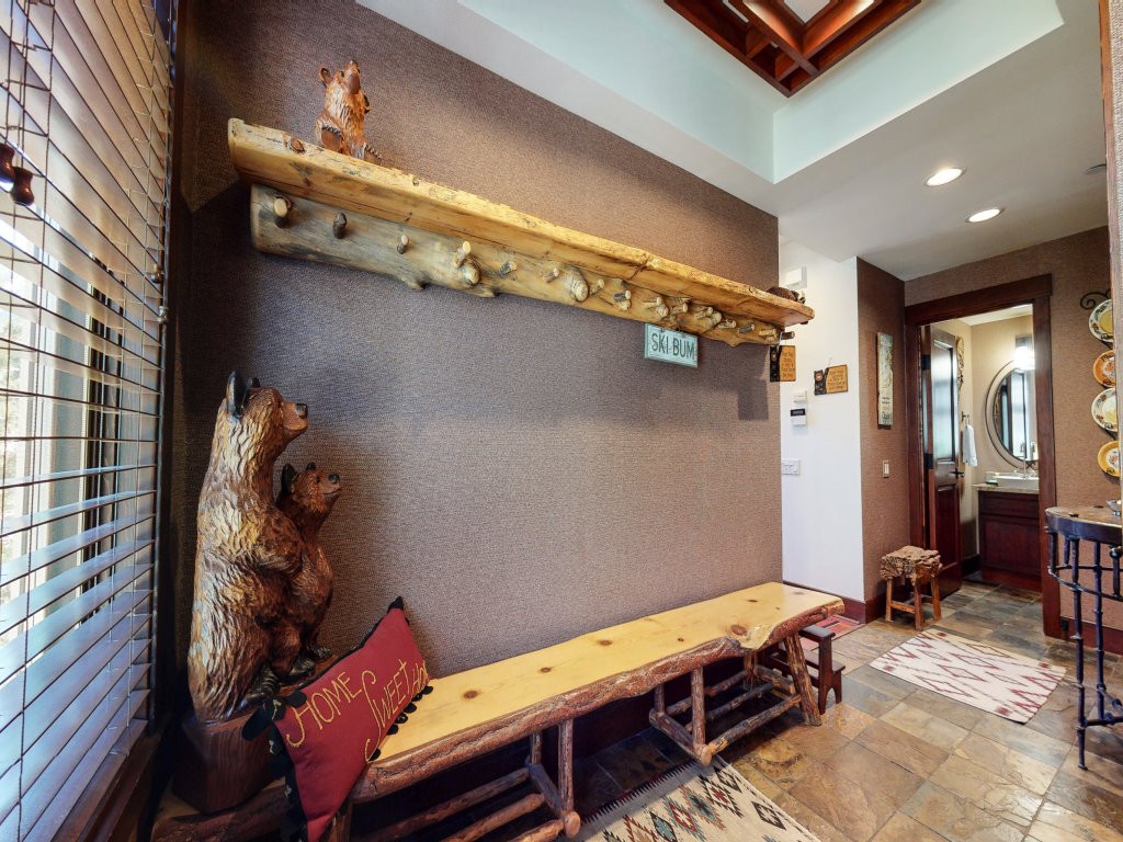Juniper Crest 24 Upscale Mountain Townhouse, Unbeatable Views, Private Jacuzzi, Walk to Lifts Vacation Rental in Mammoth Lakes - RedAwning