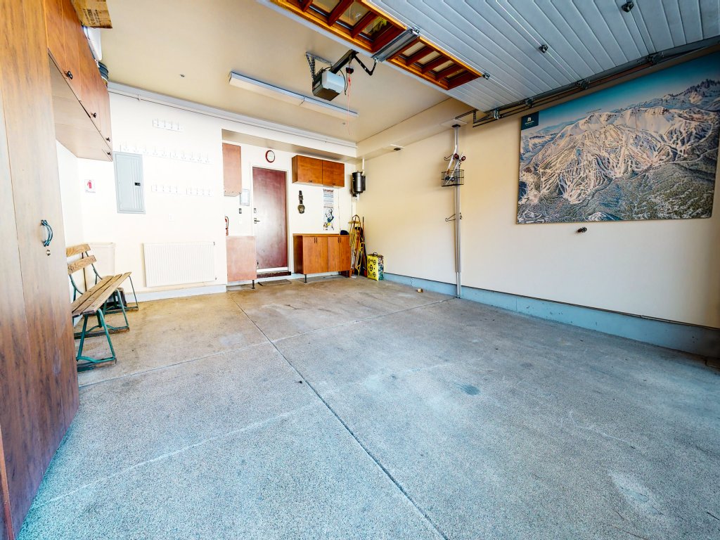 Juniper Crest 24 Upscale Mountain Townhouse, Unbeatable Views, Private Jacuzzi, Walk to Lifts Vacation Rental in Mammoth Lakes - RedAwning