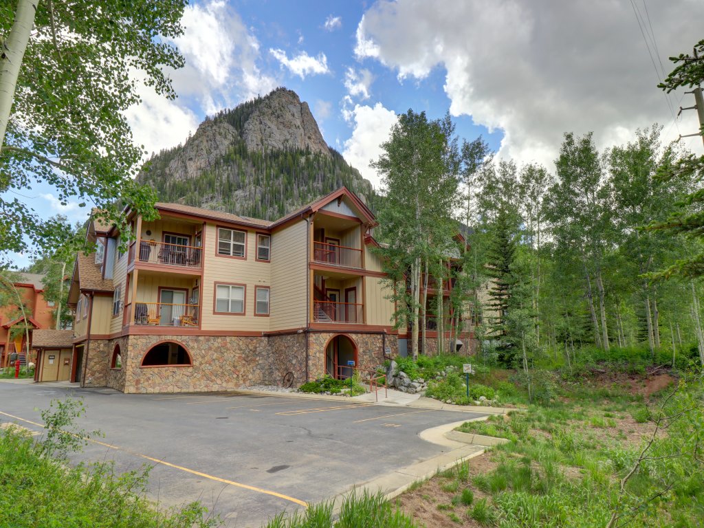 101 Lodge at Riverbend Vacation Rental in Colorado - RedAwning