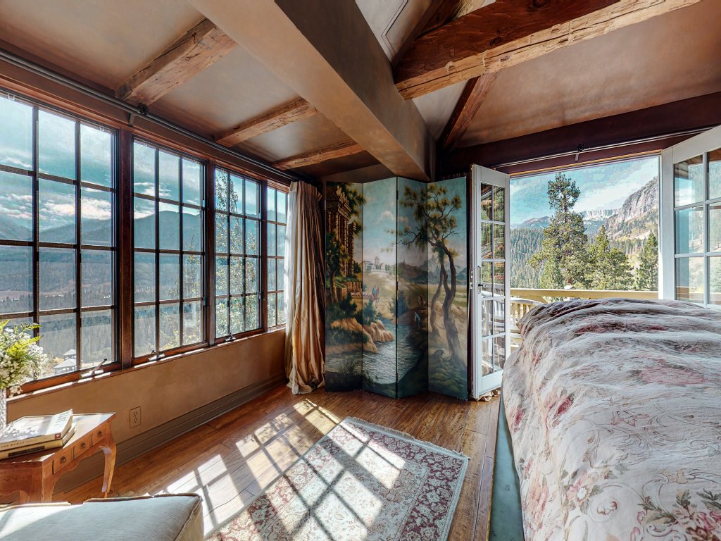 Juniper Ridge 16 5000 sq ft, Grand Chateau at Eagle, Expansive Mountain Views Vacation Rental in Mammoth Lakes - RedAwning