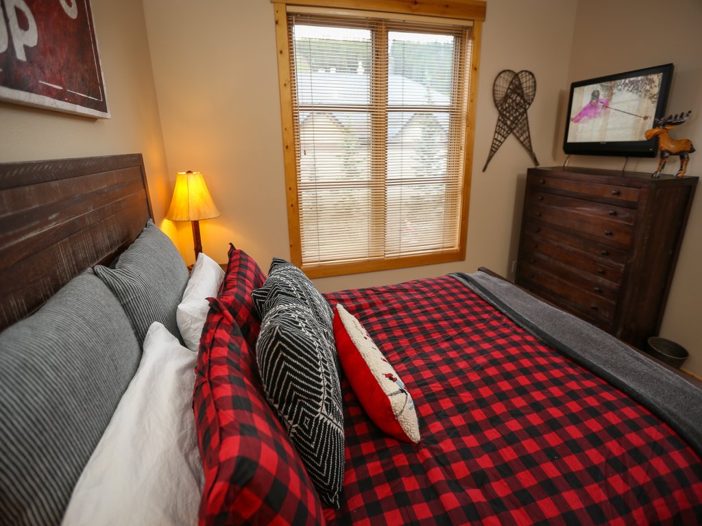 Spacious, Mountain Chic, Close to Ski Lift 1 bedroom - TM316 Vacation Rental in Copper Mountain - RedAwning
