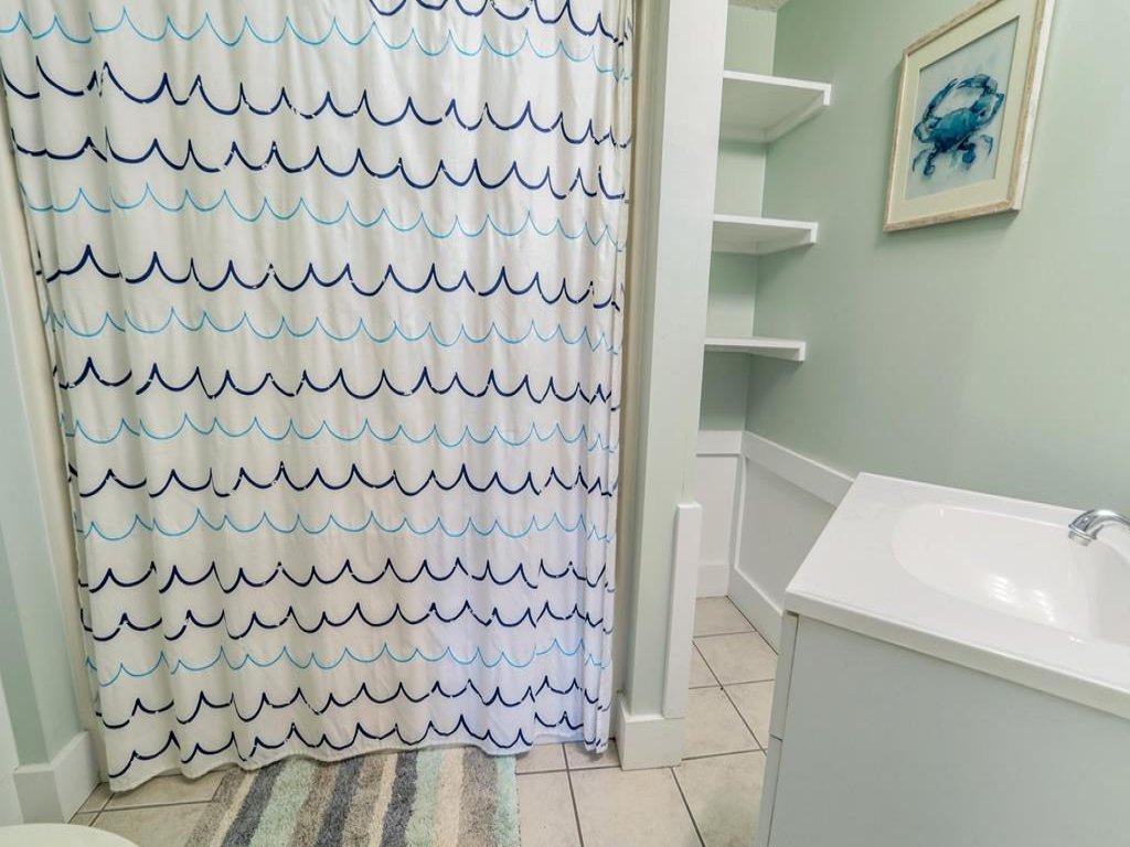 Changes In Latitude / 128 Charlotte St Vacation Rental in Holden Beach - RedAwning