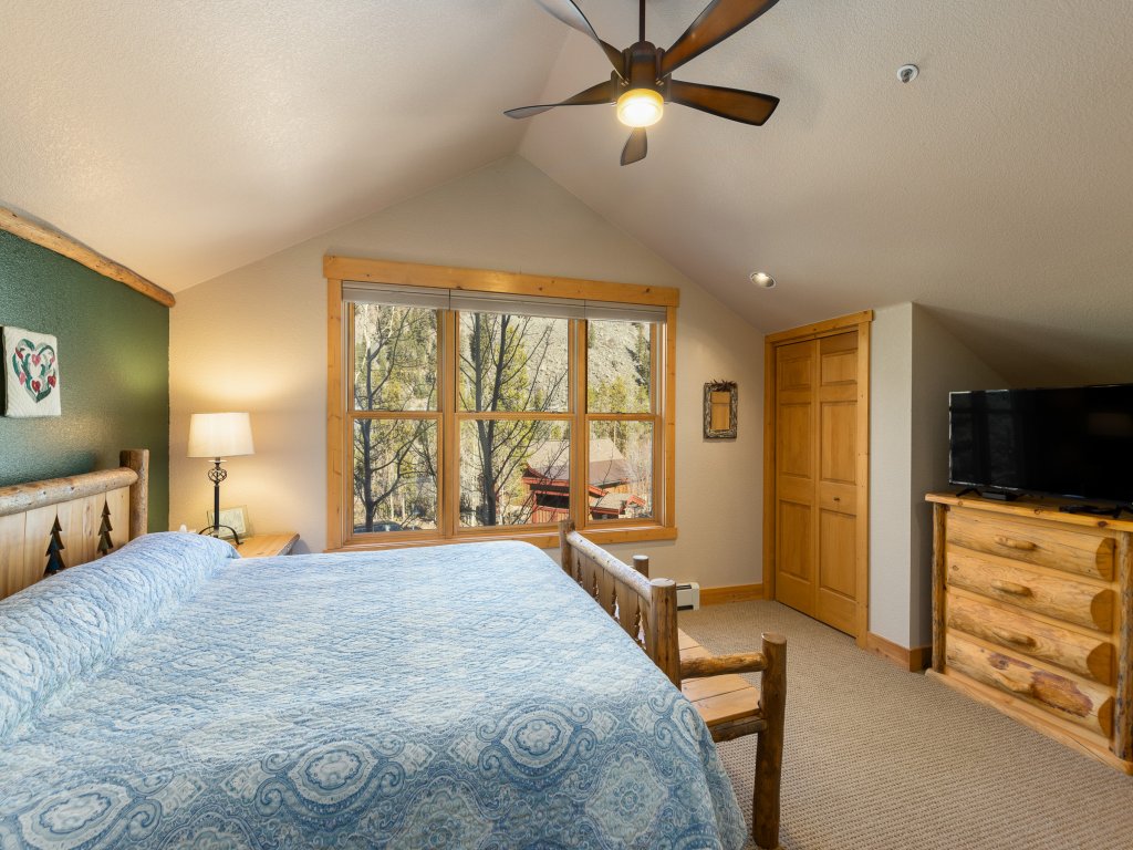 8767 Trappers Crossing Vacation Rental in Keystone - RedAwning