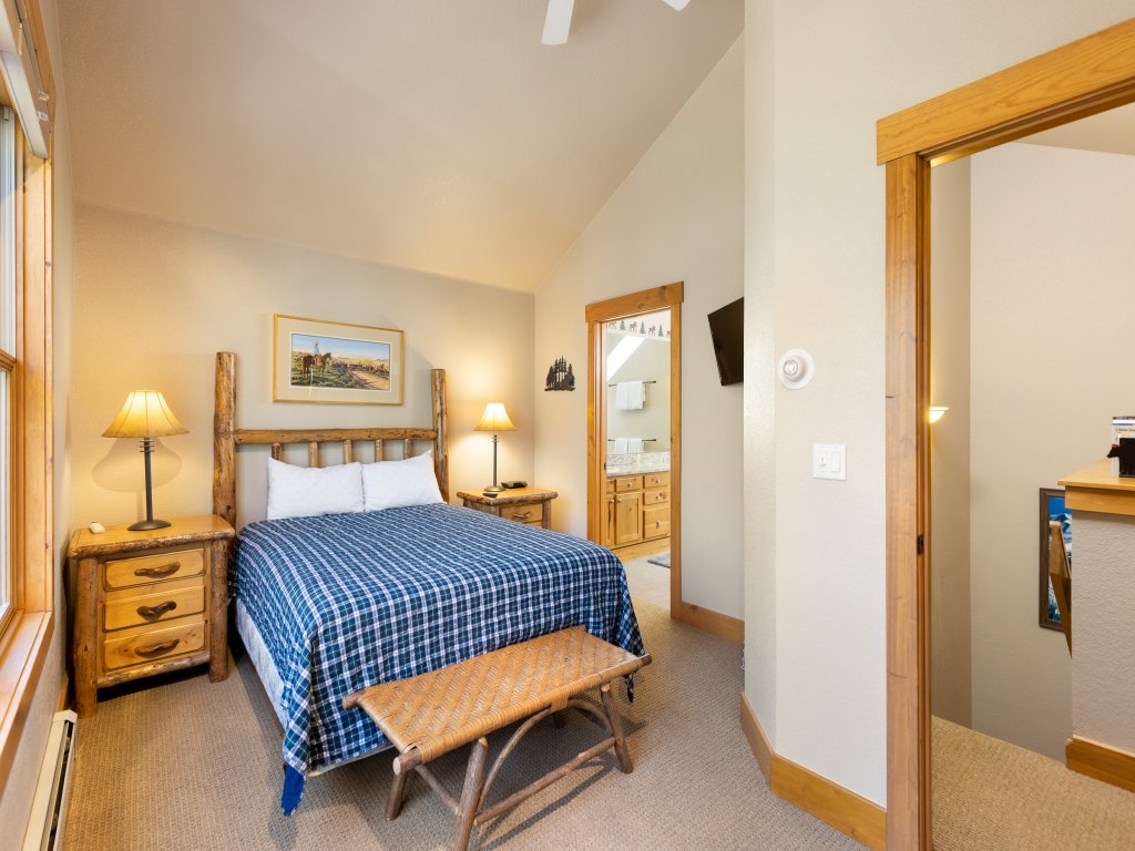 8767 Trappers Crossing Vacation Rental in Keystone - RedAwning