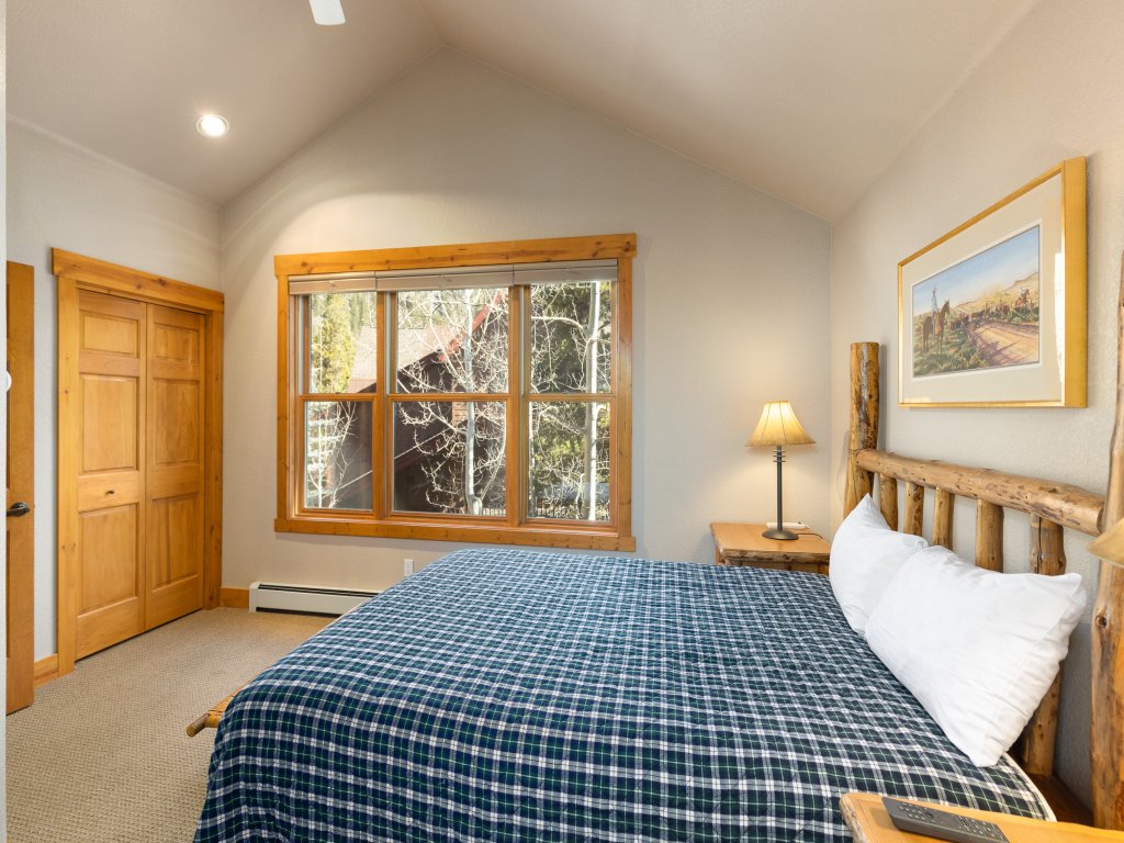 8767 Trappers Crossing Vacation Rental in Keystone - RedAwning
