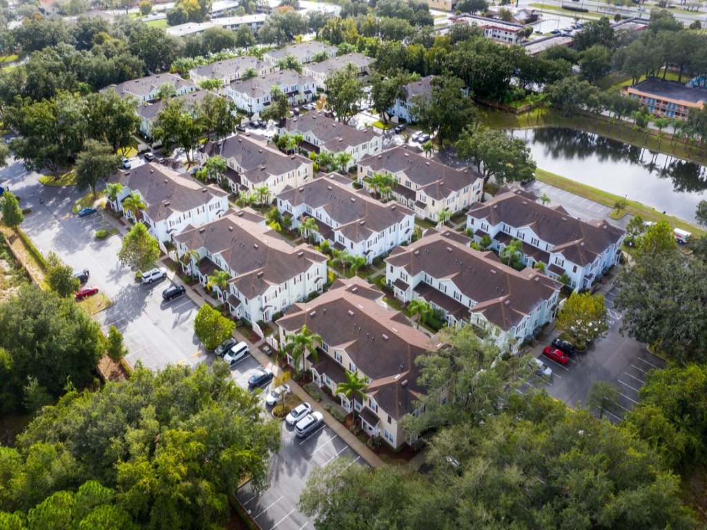 Lucaya Village Resort - 4 Bed 3 Bath Townhouse Vacation Rental in Kissimmee - RedAwning