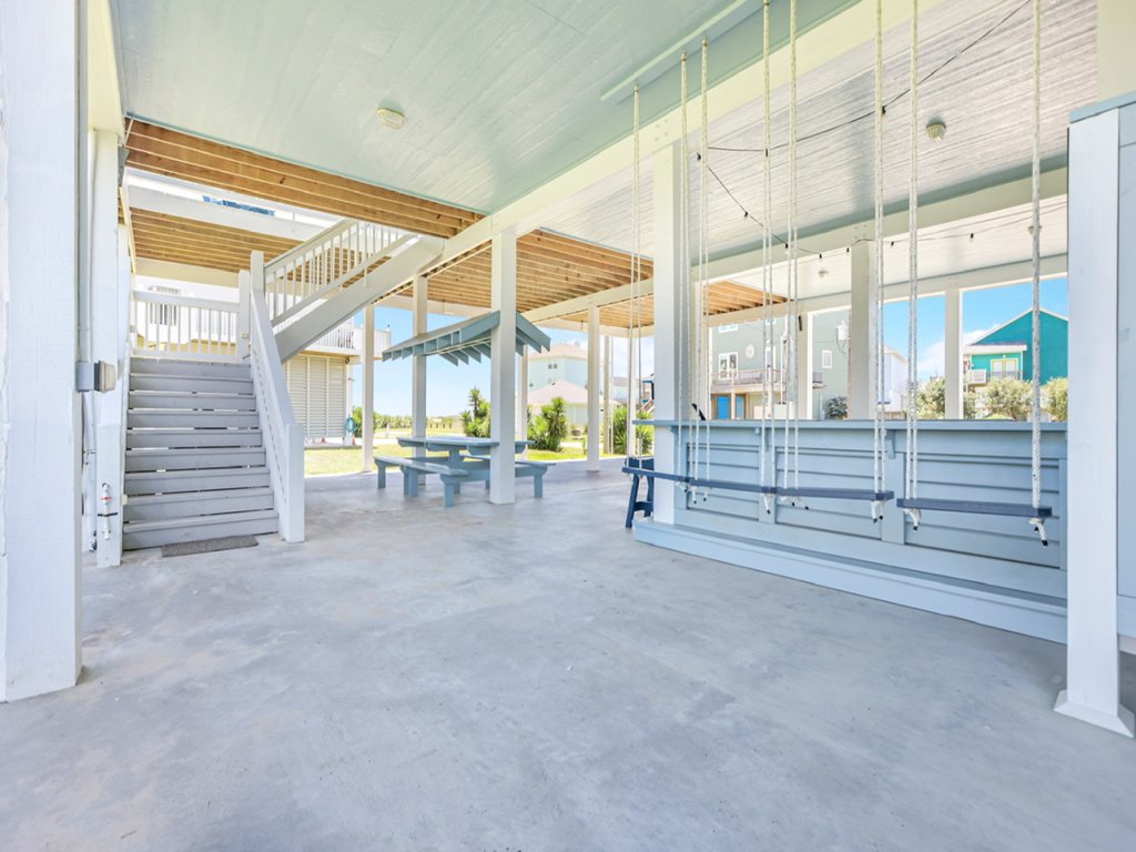 Ohana Beach House Vacation Rental in Texas - RedAwning