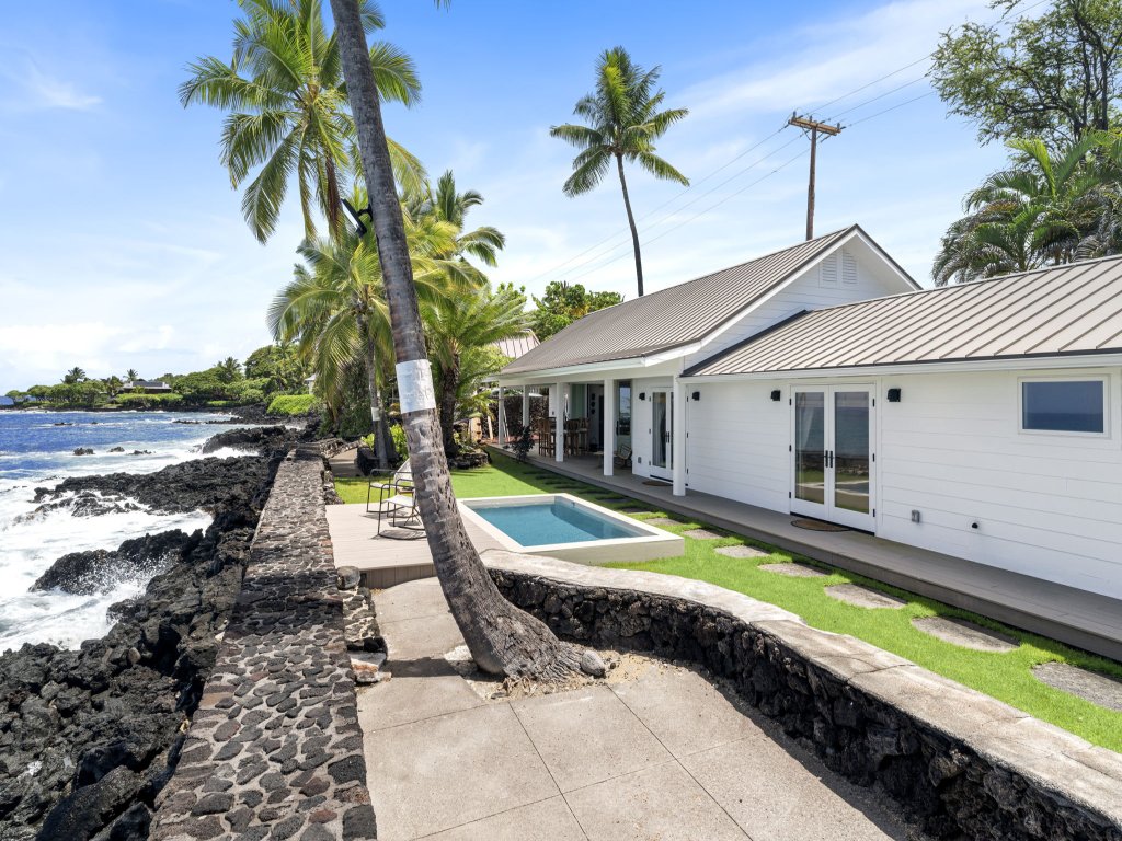 Hale Ona Loa Vacation Rental in Kailua Kona - RedAwning