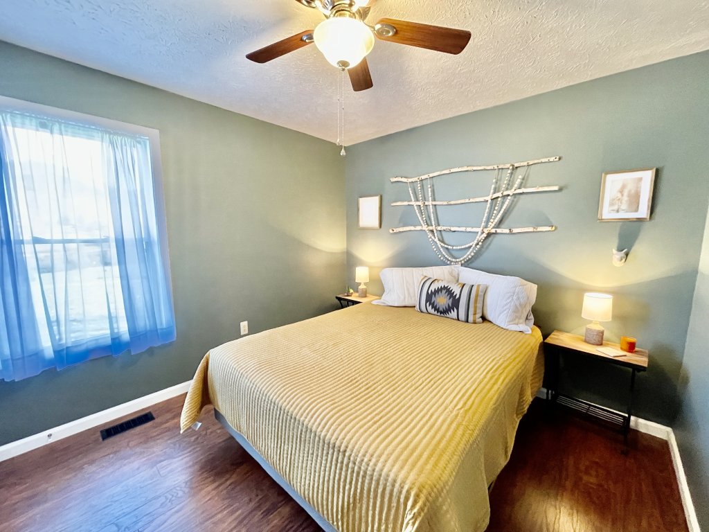 Wearadise Mountain Views Home features Hot Tub and Fire Pit Vacation Rental in Sevierville - RedAwning
