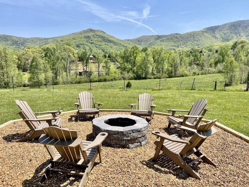 Wearadise Mountain Views Home features Hot Tub and Fire Pit Vacation Rental in Sevierville - RedAwning