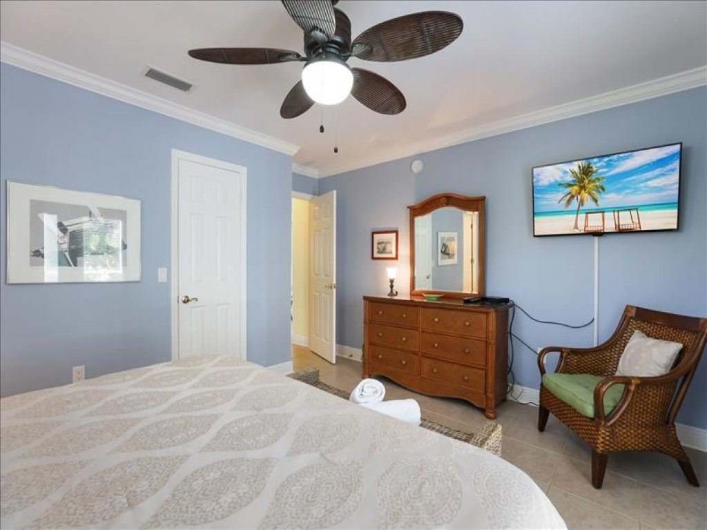 Island Haven Vacation Rental in Holmes Beach - RedAwning
