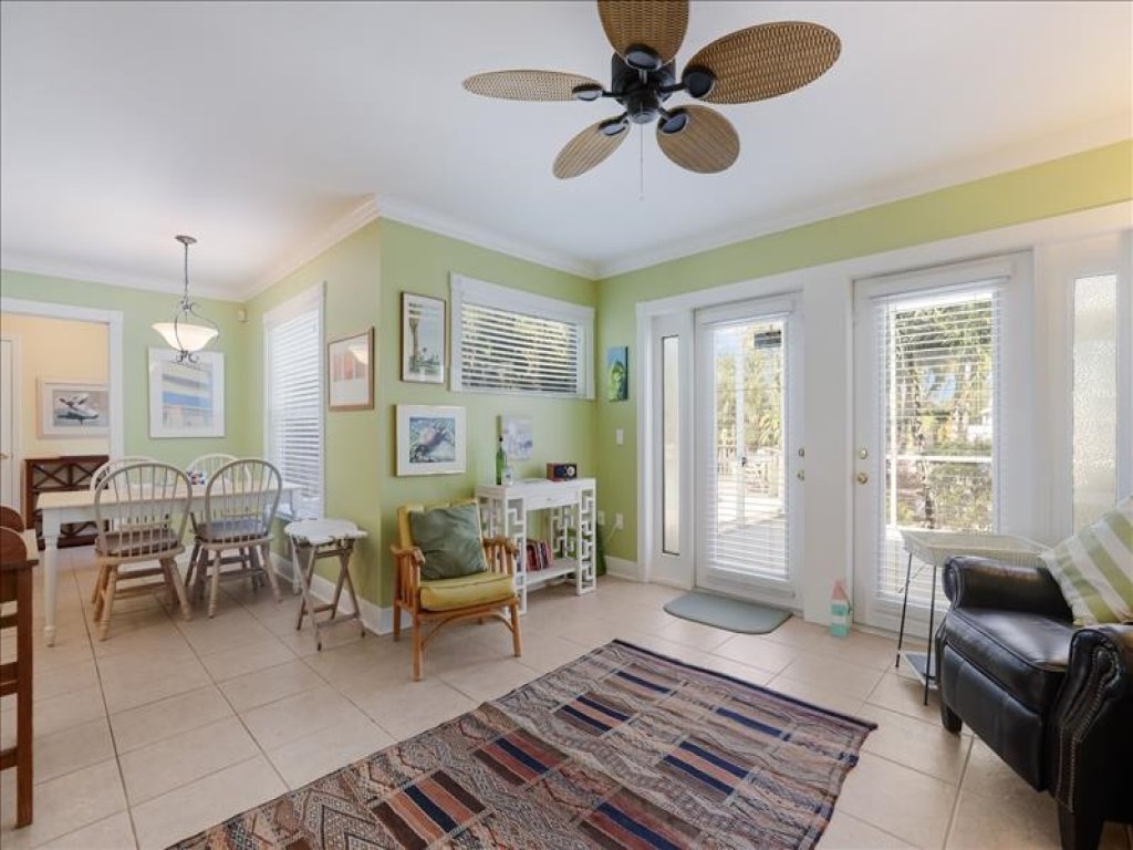 Island Haven Vacation Rental in Holmes Beach - RedAwning