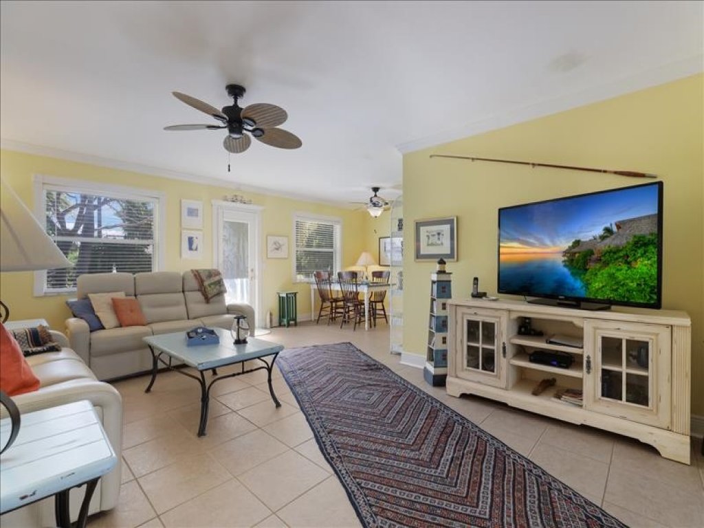 Island Haven Vacation Rental in Holmes Beach - RedAwning
