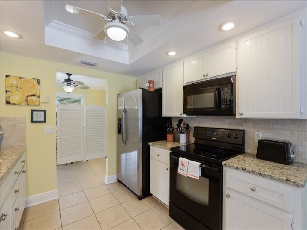 Island Haven Vacation Rental in Holmes Beach - RedAwning