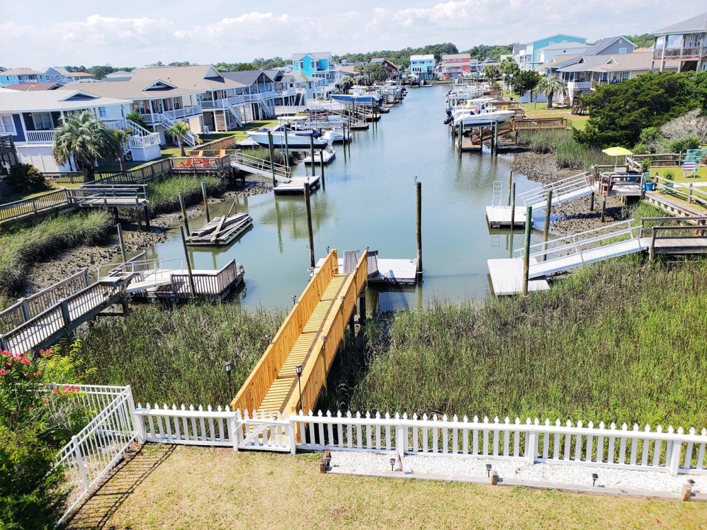 1 Galway Girl / 372 Ocean Blvd West Vacation Rental in Holden Beach - RedAwning