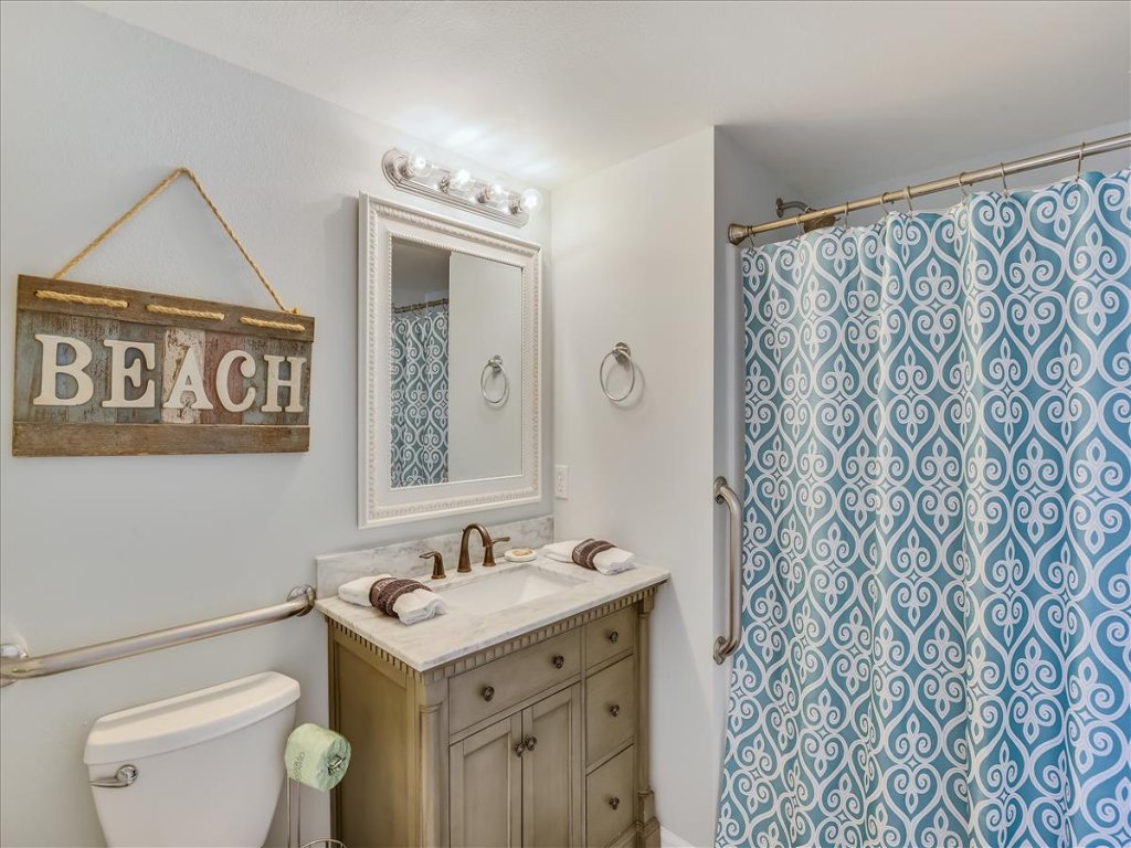 Seacrest 710 is 2 BR Top Floor Gulf Side unit - Beautifully decorated Vacation Rental in Fort Walton Beach - RedAwning