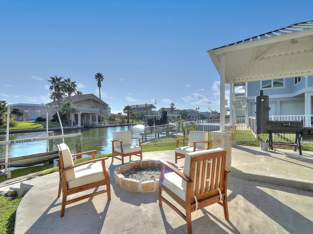 Royal Estes Vacation Rental in Texas - RedAwning