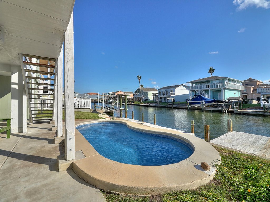 Royal Estes Vacation Rental in Texas - RedAwning